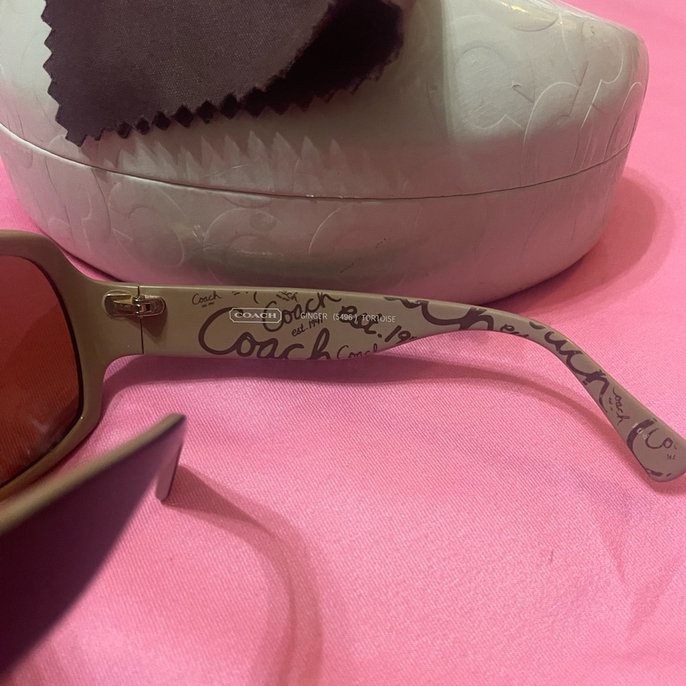 Coach sunglasses w/hard case😎 - Picture 3 of 8